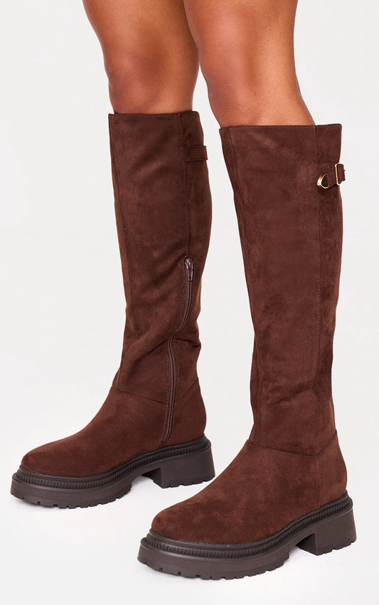 Botas altas chocolate con punta redonda y suela gruesa