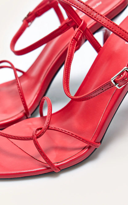 Sandalias de tacon con tiras delgadas en punta