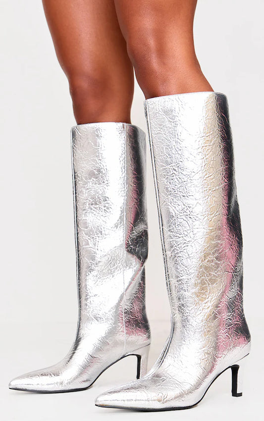 Botas altas de tacon bajo plateado