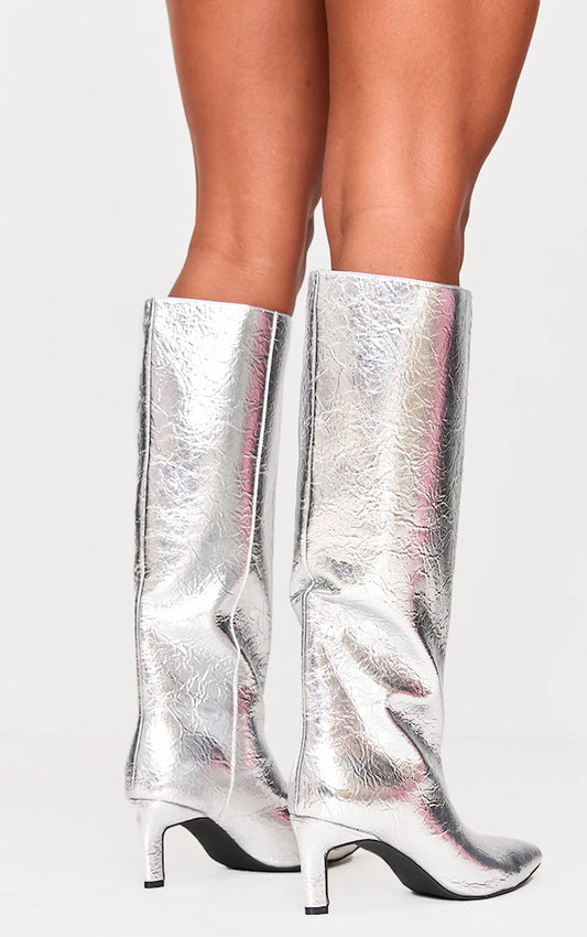 Botas altas de tacon bajo plateado