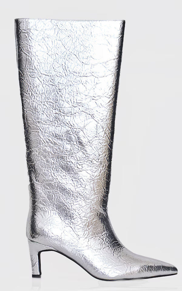 Botas altas de tacon bajo plateado