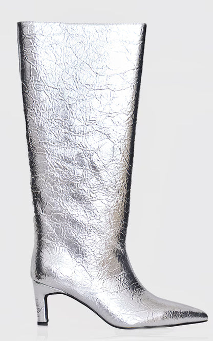 Botas altas de tacon bajo plateado